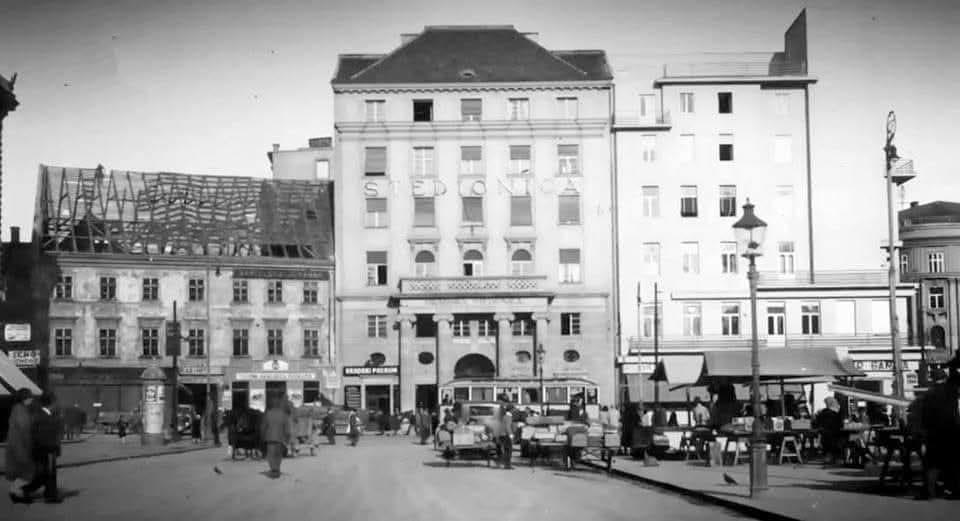 Trg bana Jelačića 1931. godine, početak rušenja stare zgrade za gradnju Gradske štedionice